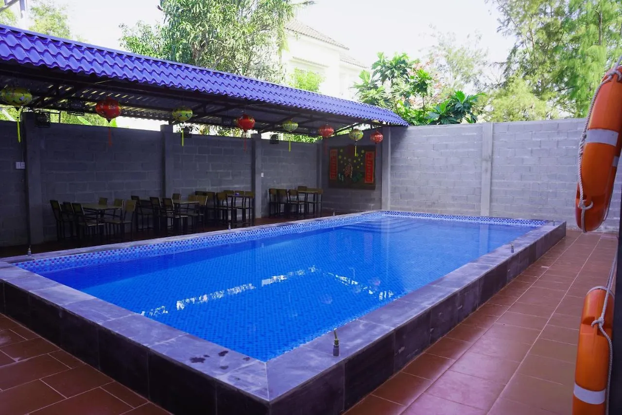 Hoang Y Homestay Хойан
